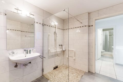 Florida Ascona Rooms by Quokka 360 - Close to Lake and City Apartment in Ascona