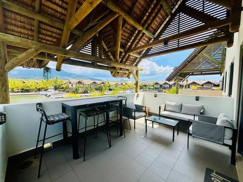 Natural landscape, View (from property/room), Balcony/Terrace, Balcony/Terrace, Seating area, Dining area, Lake view, Sea view