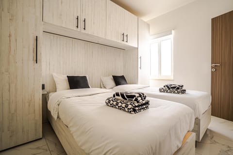 Bed, Photo of the whole room, Bedroom, towels, wardrobe