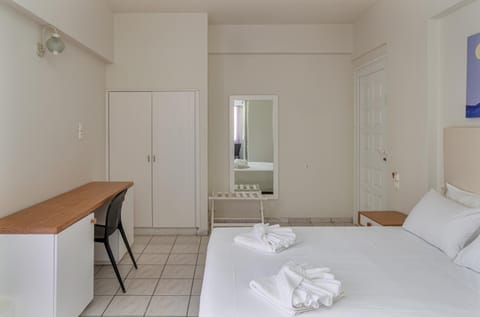 Bed, Photo of the whole room, towels, wardrobe