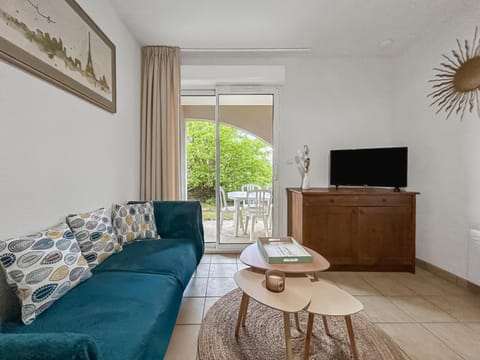 Communal lounge/ TV room, TV and multimedia, Living room