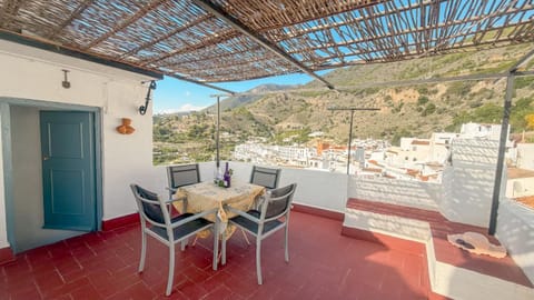 View (from property/room), Balcony/Terrace, Mountain view
