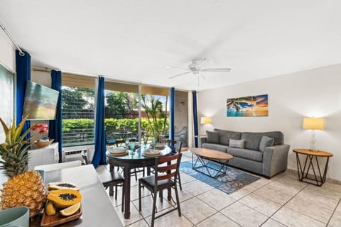 Patio, Living room, Seating area, Dining area