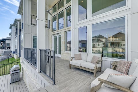 Lake Conroe Oasis Chefs Kitchen and Boat Dock House in Lake Conroe