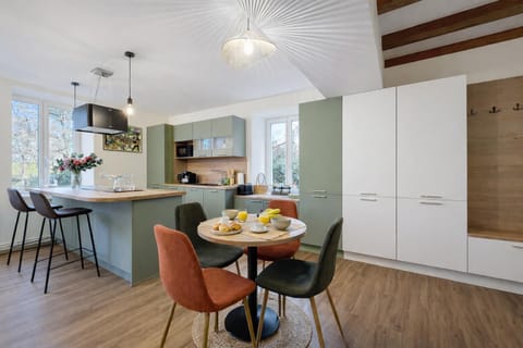 Kitchen or kitchenette, Living room, pet friendly, stove