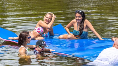 Baymingo Boat Rental And Tour Fort Lauderdale Docked boat in Fort Lauderdale