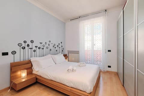 Bed, Photo of the whole room, Bedroom, internet, wardrobe