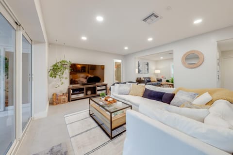 Luxe Outdoor Space! Elevated Delray Beach Living House in Delray Beach