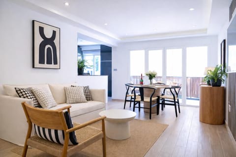 Balcony/Terrace, Living room, Seating area, Dining area