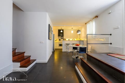 Kitchen or kitchenette, Living room, Dining area, oven