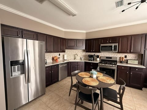Luxury Suite-Community Pool-Minutes From Beach Apartment in Orange Beach