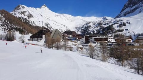 Skiing, Mountain view