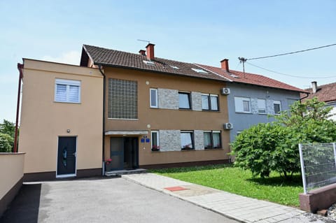 Sobe i apartmani MILLA Bed and Breakfast in Slavonski Brod