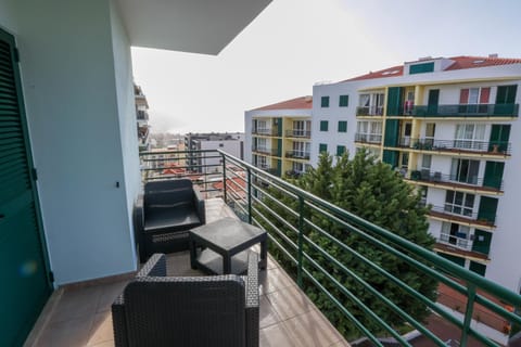 View (from property/room), Balcony/Terrace, City view