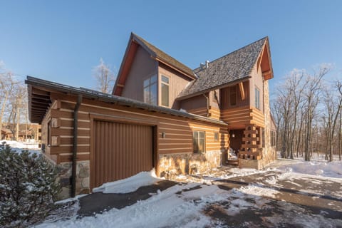 Slopeside Haven Bed and Breakfast in McHenry