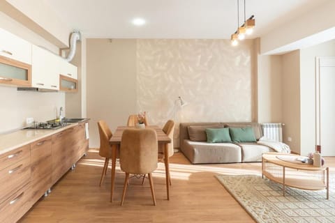 Kitchen or kitchenette, Living room, Seating area, Dining area