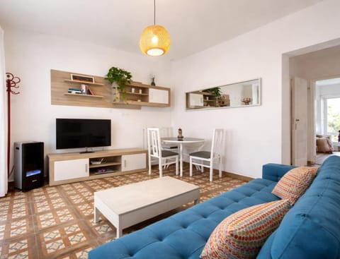 Communal lounge/ TV room, TV and multimedia, Living room, Seating area, Evening entertainment