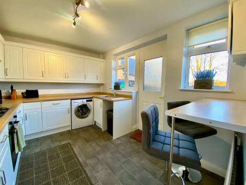 Kitchen or kitchenette, Dining area, oven, stove, toaster, washing machine