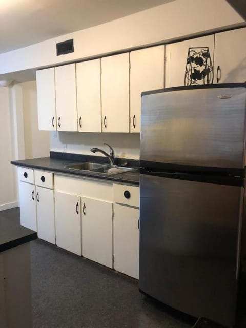 Quiet-comfy 3 bedroom house on a tree lined street in Kitsilano House in Vancouver