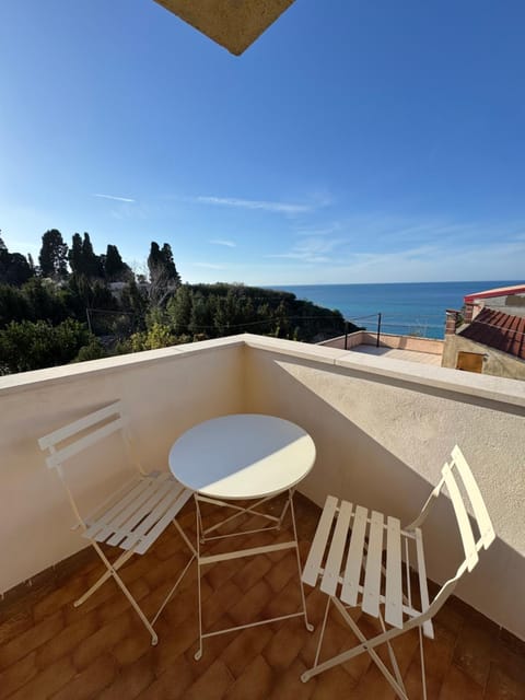 View (from property/room), Balcony/Terrace, Dining area