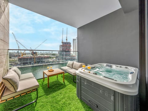Hot Tub, Balcony/Terrace, City view