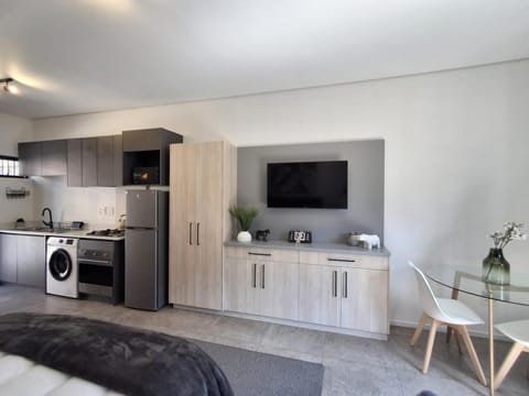 TV and multimedia, Kitchen or kitchenette, stove