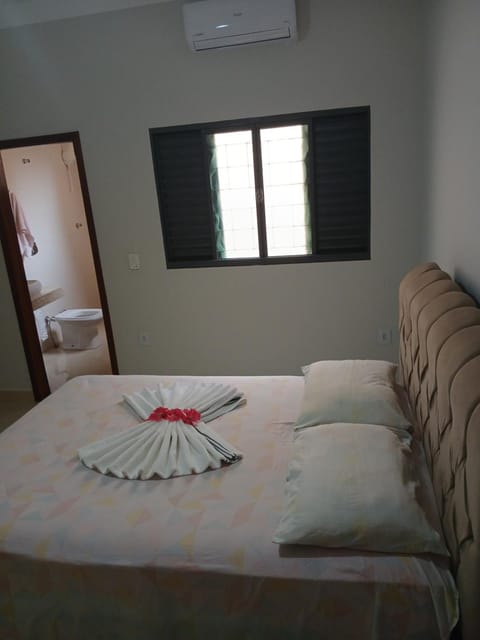 Bed, Photo of the whole room, Bedroom, air conditioner