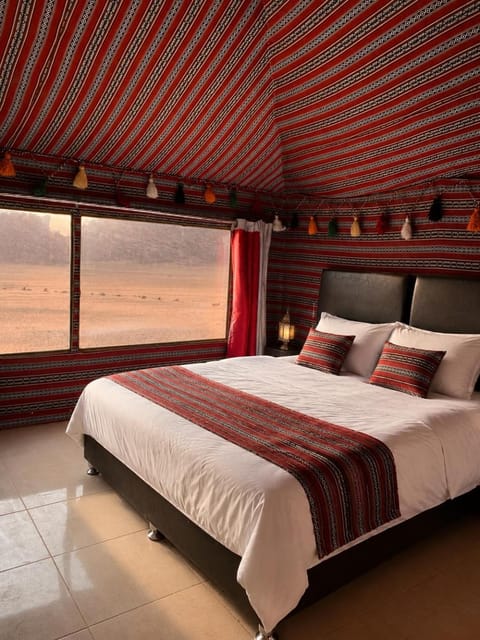 Shower, Toilet, Bed, View (from property/room), Bedroom, Mountain view