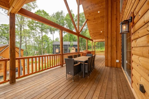 Hilltop Cottage House in Deep Creek Lake