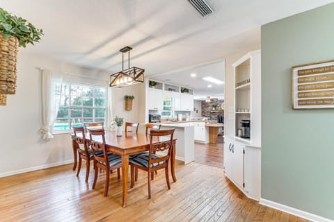 5 Mi to Silver Springs State Pk Gem with Game Room! House in Ocala