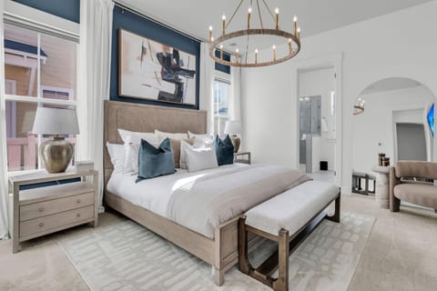 Stunning 5-Bedroom Coastal Retreat in Hanahan Apartment in Goose Creek