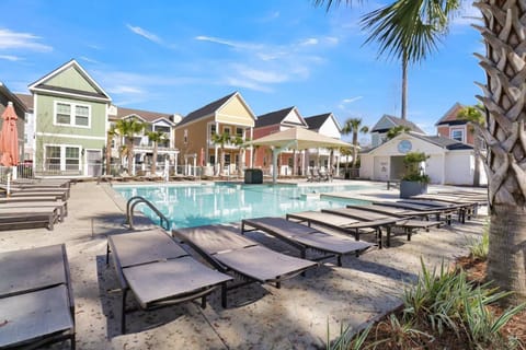 Stunning 5-Bedroom Coastal Retreat in Hanahan Apartment in Goose Creek