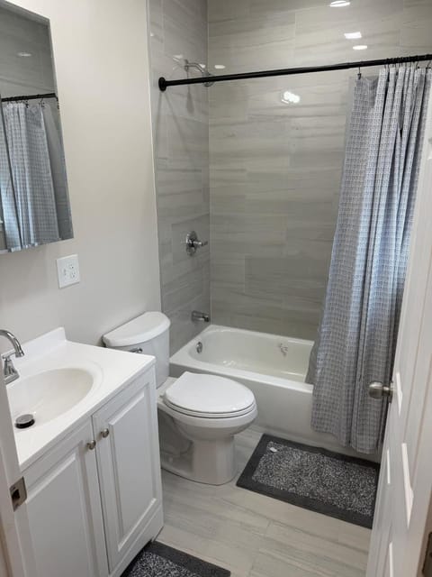 Bright Renovated 3BR Apartment w Private Entrance Apartment in Watervliet