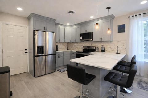 Bright Renovated 3BR Apartment w Private Entrance Apartment in Watervliet