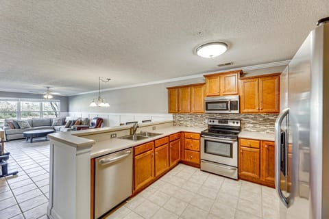 Boat Slip and Pool Access Alexander City Escape Apartment in Alexander City