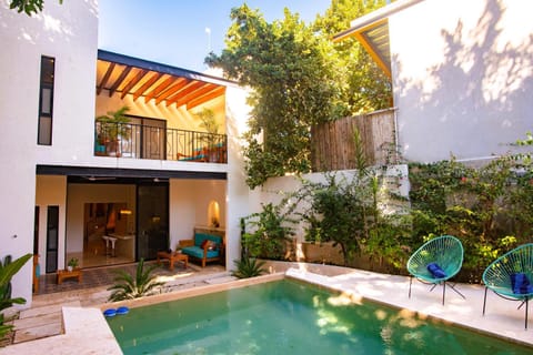 Garden, Balcony/Terrace, Garden view, Pool view, Swimming pool, sunbed, towels