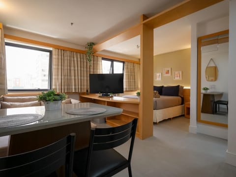 Bed, TV and multimedia, Kitchen or kitchenette, Living room, Photo of the whole room, Dining area, Bedroom, internet, air conditioner