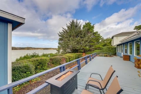 Private Beach, Deck and Grill! Siuslaw River Getaway House in Oregon