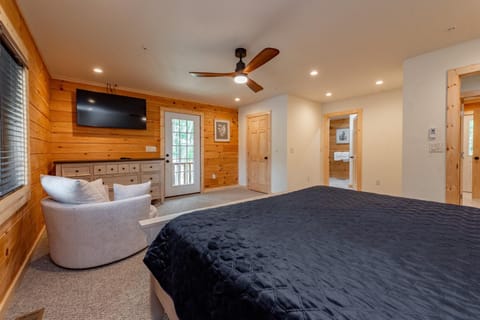 Serenity Summit House in Deep Creek Lake