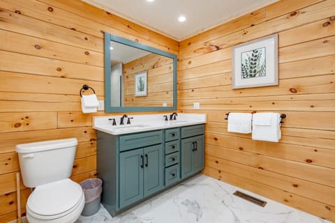 Serenity Summit House in Deep Creek Lake