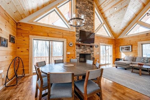 Serenity Summit House in Deep Creek Lake