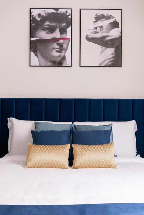 Bed, Photo of the whole room, Decorative detail, Bedroom