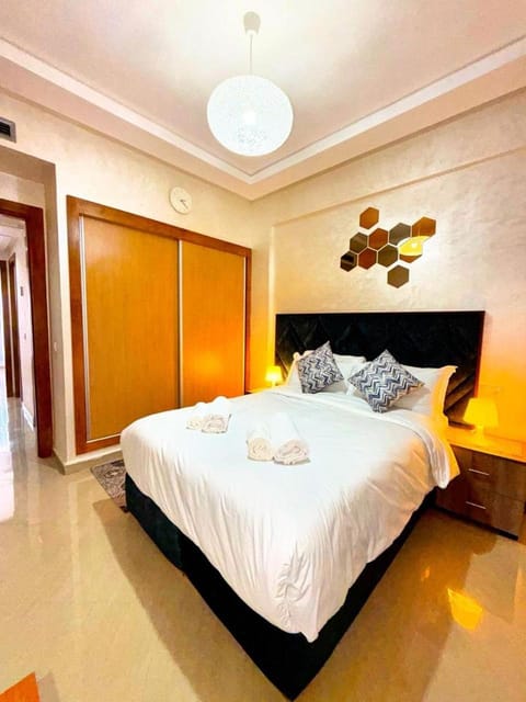 Photo of the whole room, Bedroom, towels, wardrobe