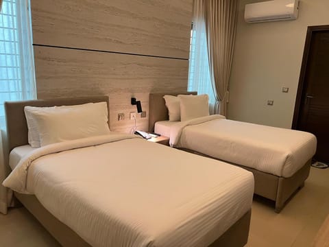 Bed, Photo of the whole room, Bedroom, air conditioner