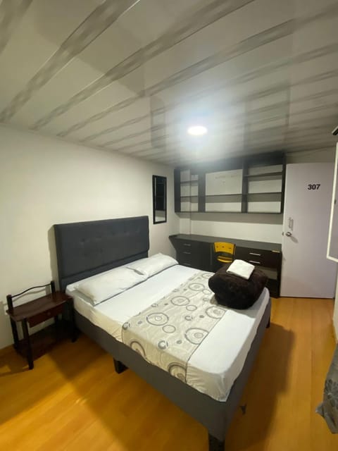 Bed, TV and multimedia, Bedroom