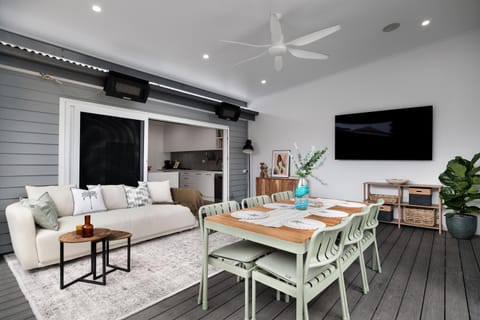 TV and multimedia, Balcony/Terrace, Dining area, heating