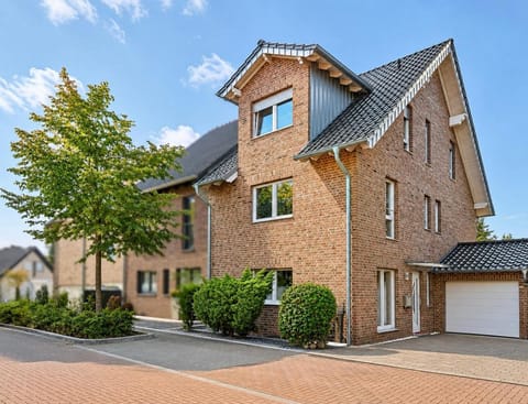 Property building, Day, Street view