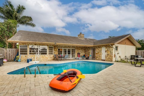 Spacious Family Escape with Pool in Deerfield Beach! House in Deerfield Beach