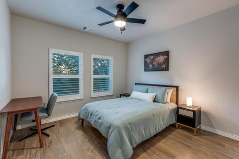 Hot Tub, Fire Pit, LUX Interior, Pet Friendly Villa in Spring Branch