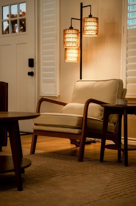 Hot Tub, Fire Pit, LUX Interior, Pet Friendly Villa in Spring Branch